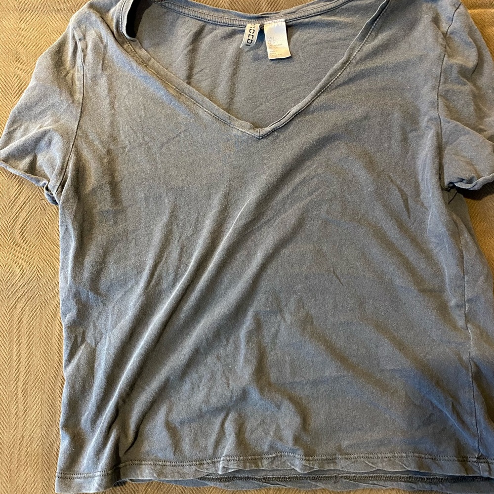 Gray tshirt